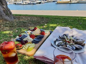 Food and drink - Fantastic Riverview Balcony 2Bdrm | Glenelg North (Glenelg North)