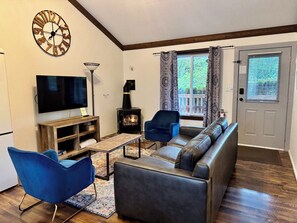 Smart TV, fireplace, streaming services