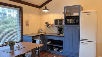 Fridge, microwave, coffee/tea maker, toaster oven