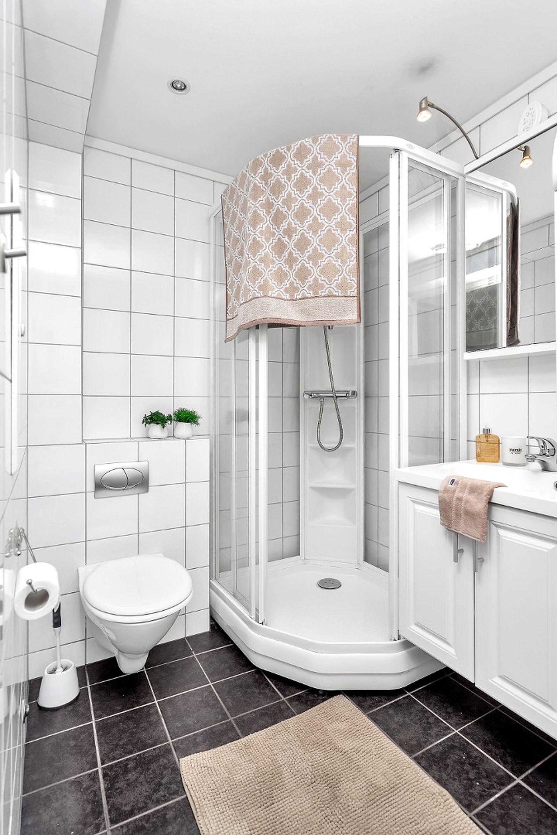 apartment, multiple beds | bathroom | shower