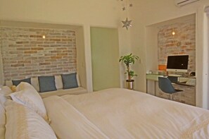 3 bedrooms, free WiFi, bed sheets - Beautiful Beach Front Villa in Cancun  Hotel Zone. (Cancun)