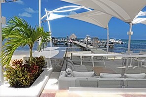 Terrace/patio - Beautiful Beach Front Villa in Cancun  Hotel Zone. (Cancun)
