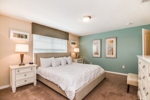 4 habitaciones, tabla de planchar con plancha, internet y ropa de cama 