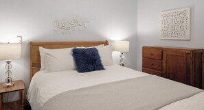 5 Schlafzimmer, Schreibtisch, Bügeleisen/Bügelbrett, WLAN