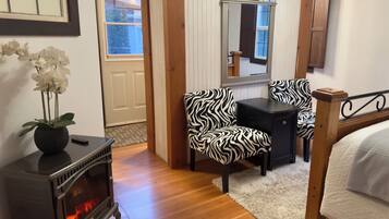 5 bedrooms, desk, iron/ironing board, WiFi