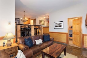 TV, fireplace, offices
