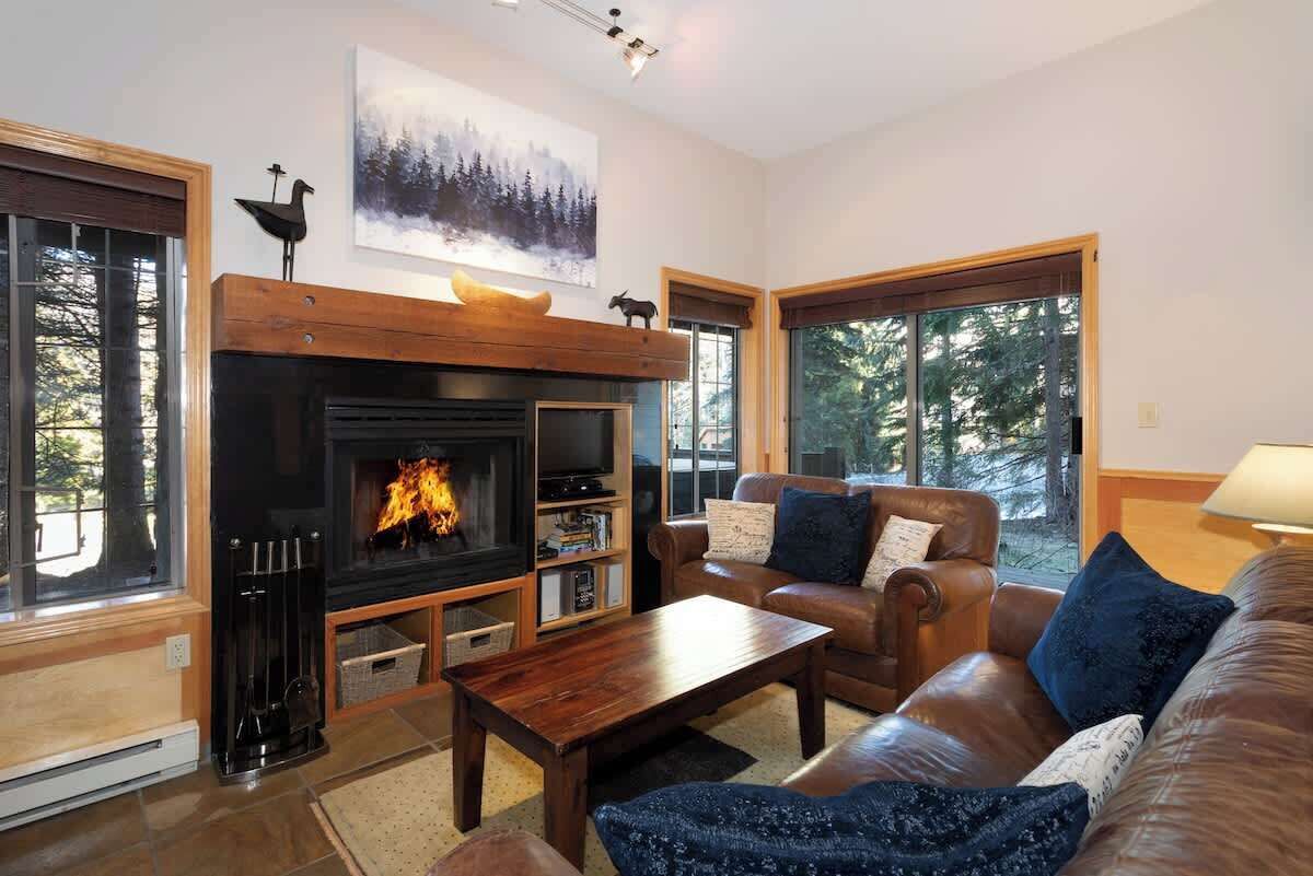 TV, fireplace, offices