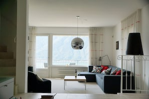 TV, DVD player