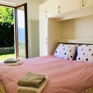 4 quartos, ferros/tábuas de passar roupa, Wi-Fi, roupa de cama