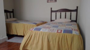 10 bedrooms, WiFi - Ecological place, perfect to rest with your family and friends (Aldea Champollap)