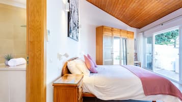 3 bedrooms, iron/ironing board, Internet, bed sheets