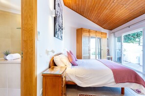 3 bedrooms, iron/ironing board, travel cot, free WiFi