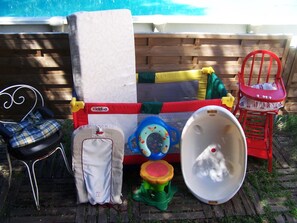 Children’s area - Relaxing house, garden, games, swimming pool (Courthézon)