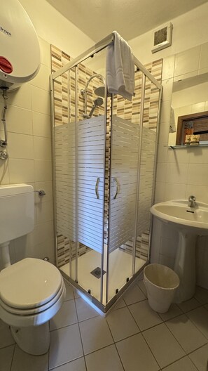 Bruser, gratis toiletartikler, hårtørrer