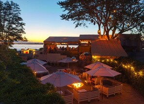 Terrace/patio - Huge Island Getaway Pool Hot Tub Walk To Beach (Shelter Island)