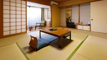 Traditional Quadruple Room (Japanese Style) | Free WiFi