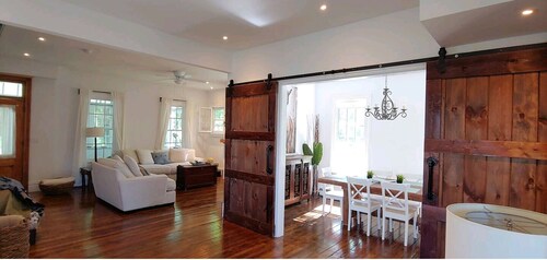 Beautiful Saratoga Springs farmhouse on 2 acres near Broadway and Spac
