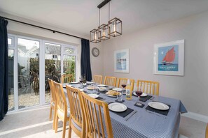Dining - Merlins - Saltings Reach, Lelant - Sleeps 10 - Parking for Two Cars - Dog Friendly (Hayle)