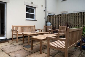 Outdoor dining - Merlins - Saltings Reach, Lelant - Sleeps 10 - Parking for Two Cars - Dog Friendly (Hayle)