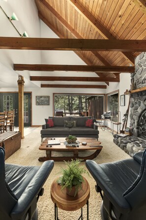 Smart TV, chimenea, Netflix y Hulu