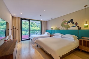 Villa familiar | Decoración personalizada, muebles diferentes y escritorio