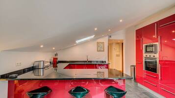 Réfrigérateur, four, cafetière/bouilloire