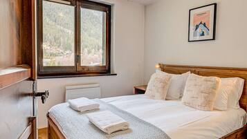 3 bedrooms, WiFi, bed sheets