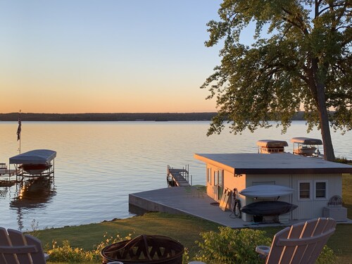 Cozy Dog-friendly Lakefront Vacation Getaway on Cayuga Lake
