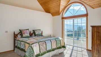 5 bedrooms, iron/ironing board, travel crib, free WiFi