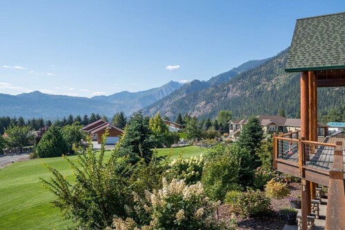 Breathtaking mountain retreat minutes away from historic downtown.