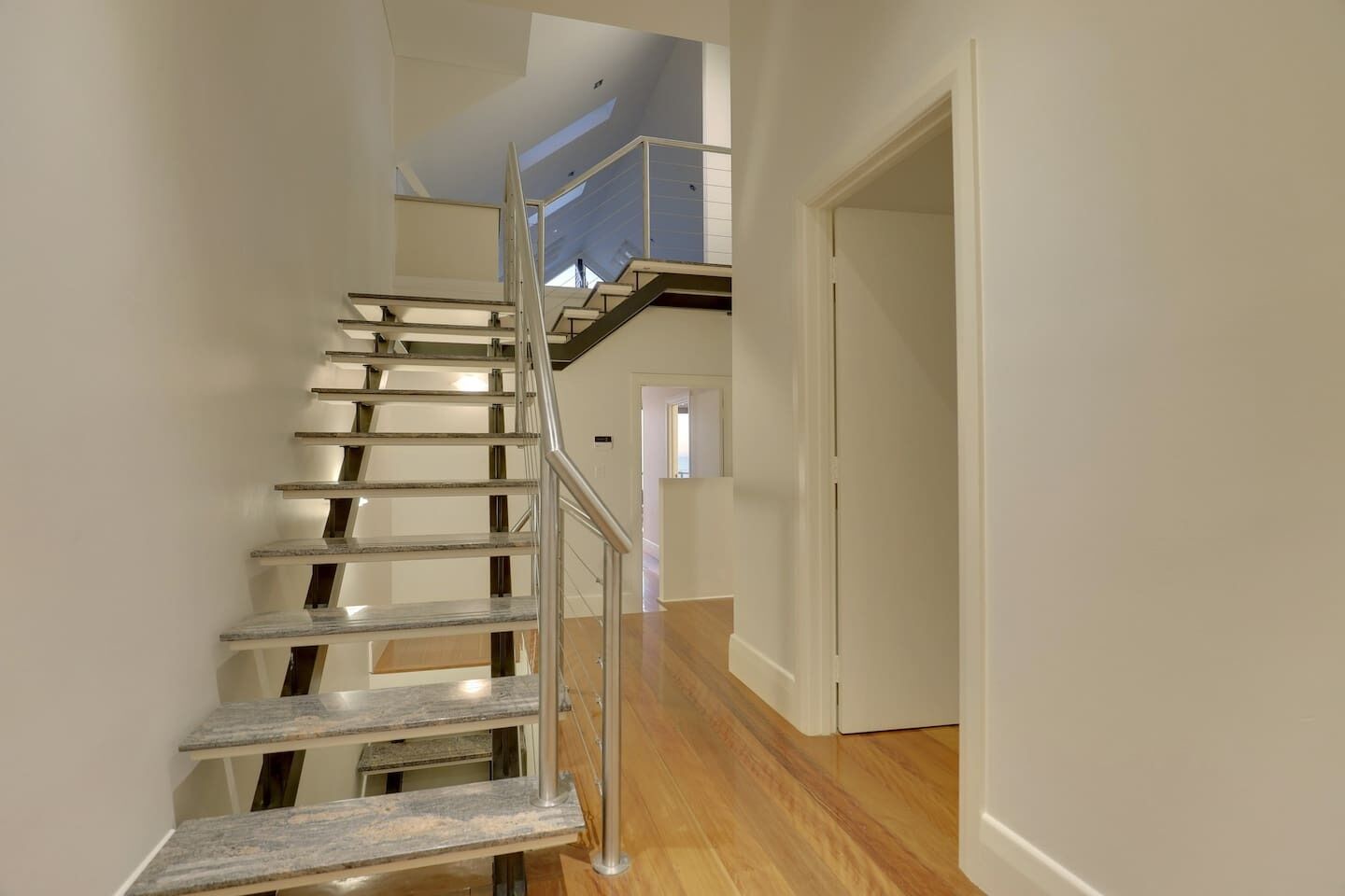 Spectacular Panoramic Oceanview House in Seacliff — image 5