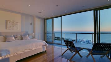 4 bedrooms, desk, iron/ironing board, WiFi