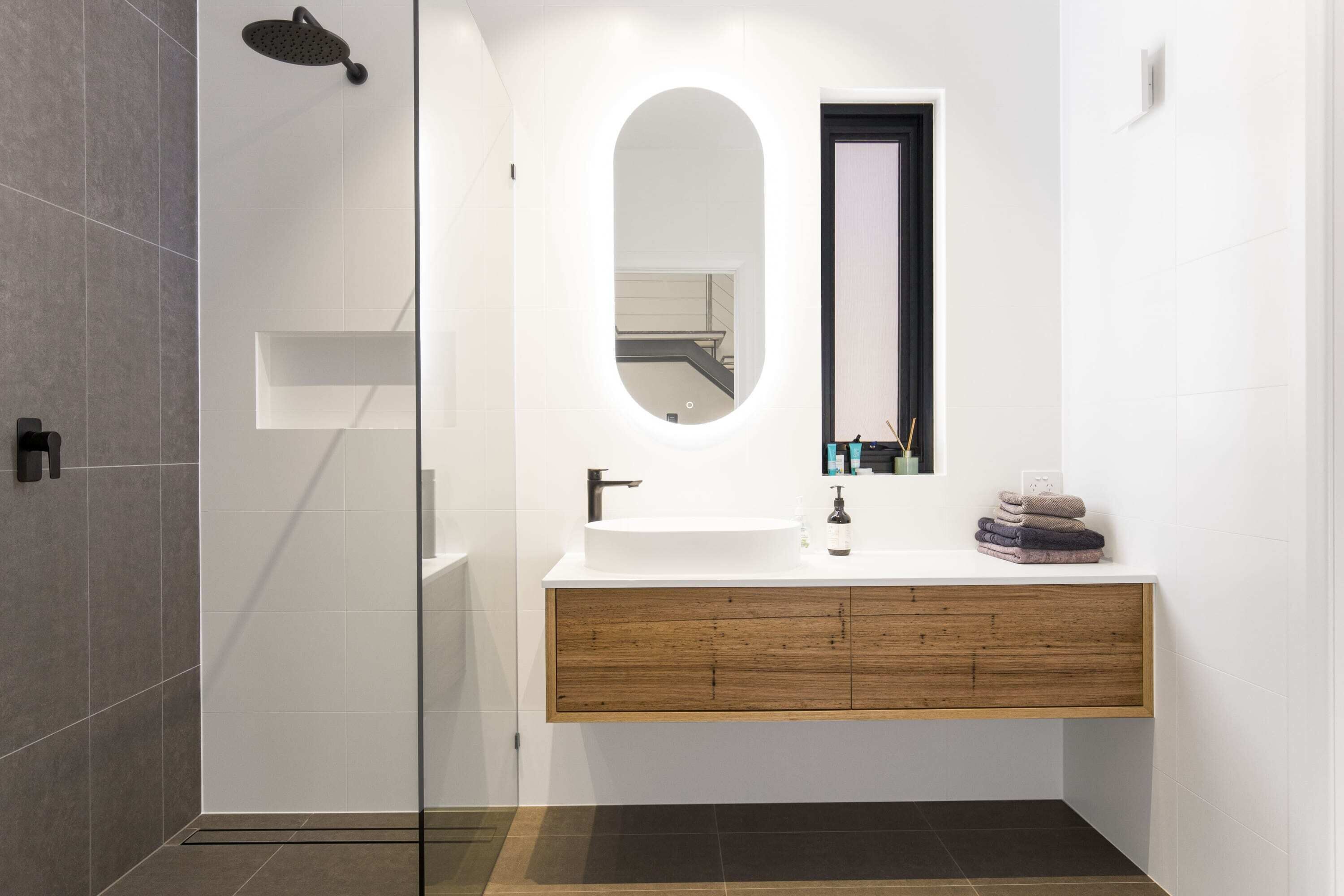 Spectacular Panoramic Oceanview House in Seacliff — image 19