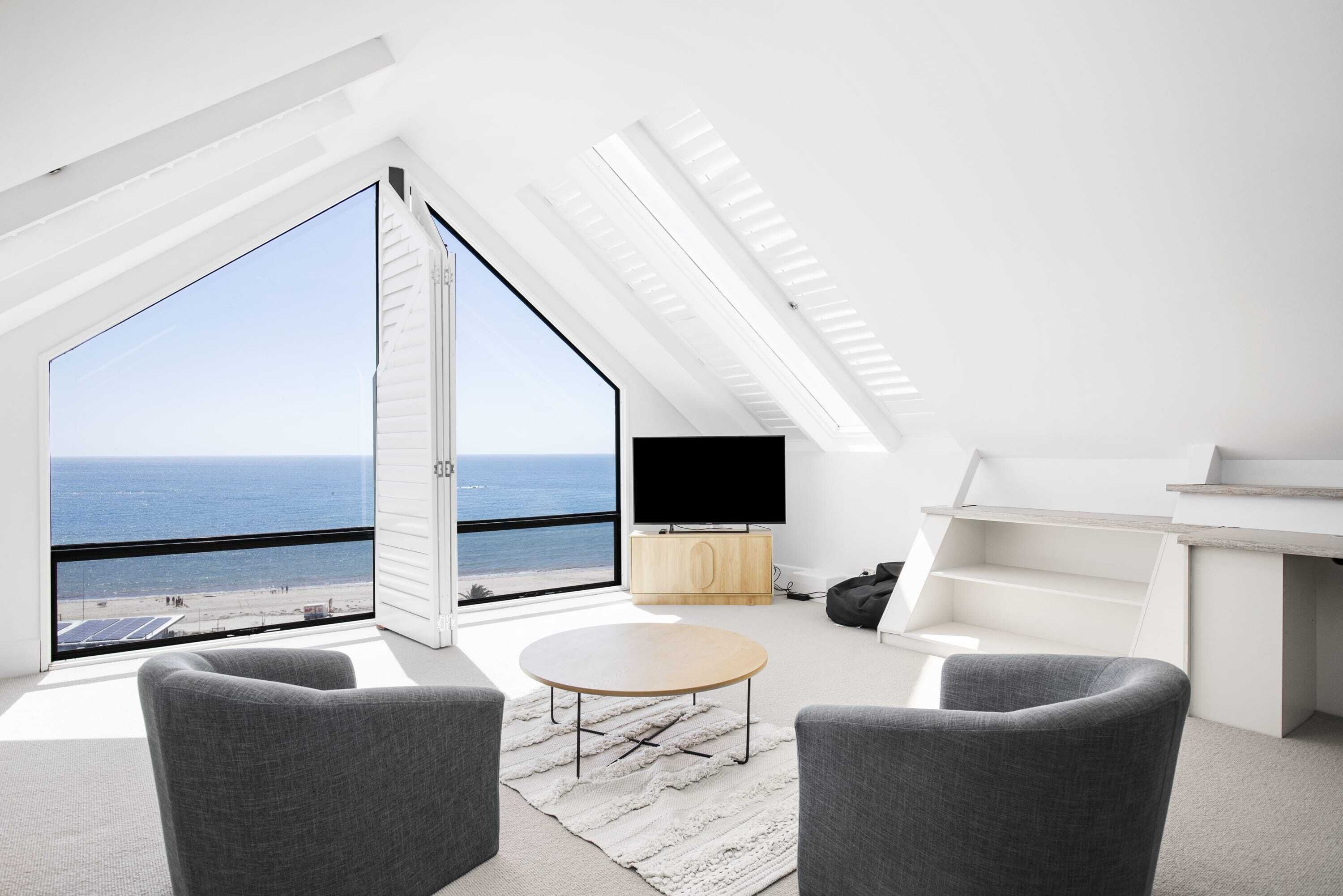 Spectacular Panoramic Oceanview House in Seacliff — image 8