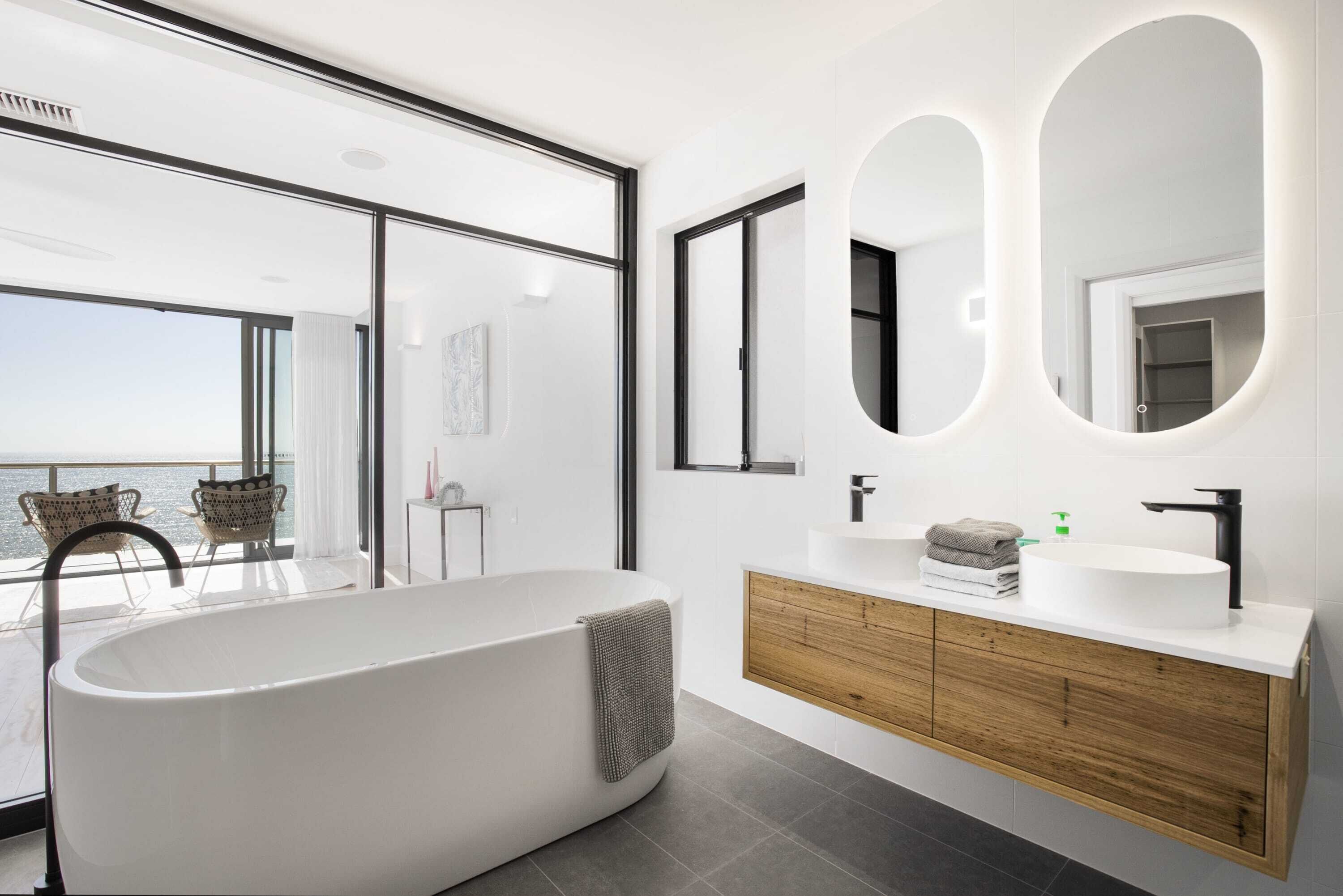 Spectacular Panoramic Oceanview House in Seacliff — image 6