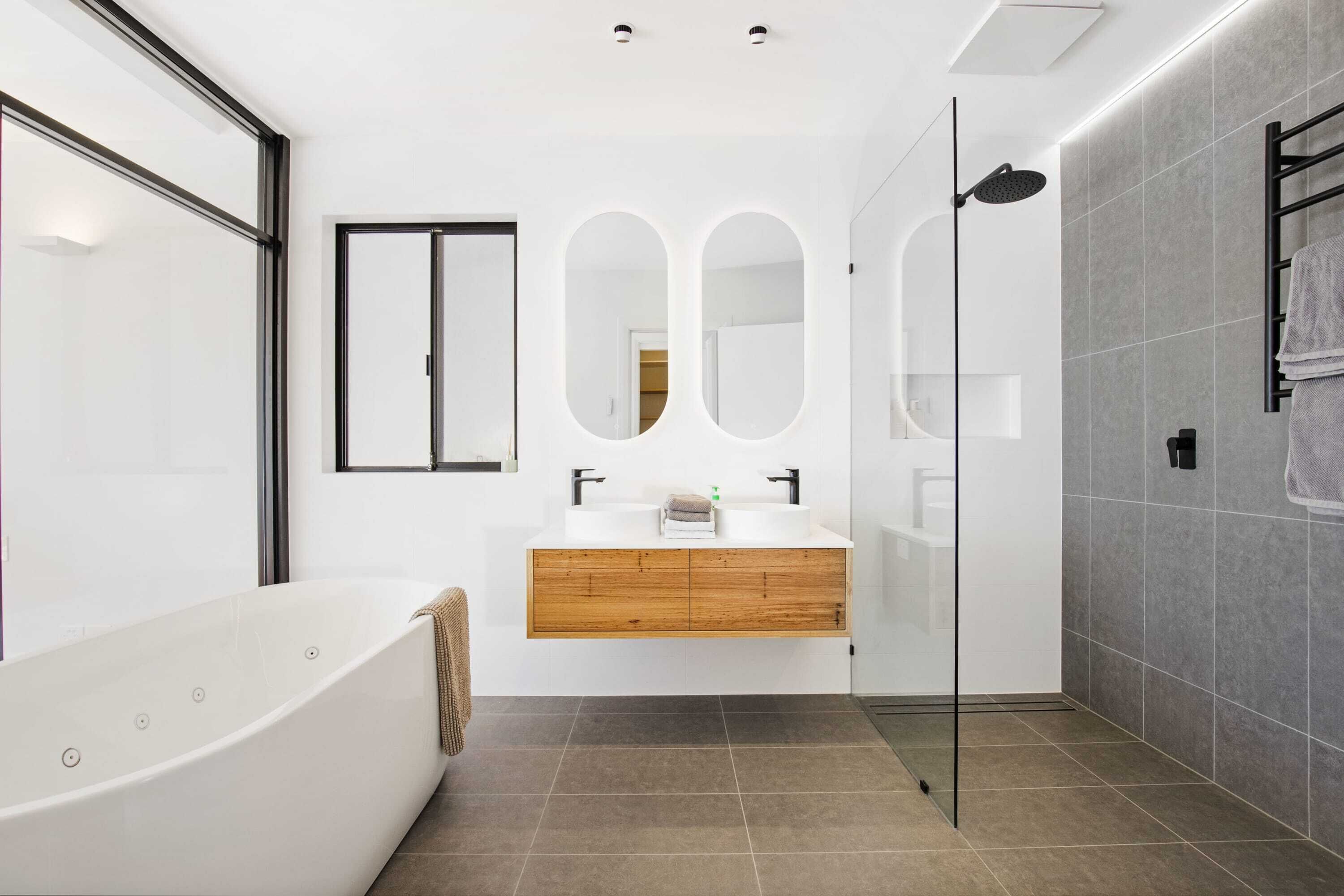 Spectacular Panoramic Oceanview House in Seacliff — image 16