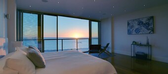 Spectacular Panoramic Oceanview House in Seacliff