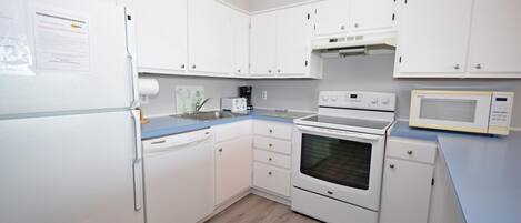 ثلاجة، ميكروويف، فرن، موقد طهي مسطح