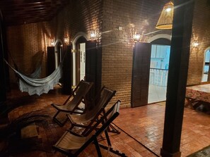 Property grounds - Beautiful house close to the beach in the Itamambuca condominium with complete security (Ubatuba)