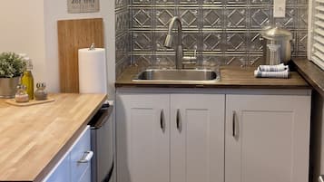 Fridge, microwave, coffee/tea maker, toaster oven