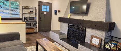 Smart TV, fireplace, Netflix, streaming services