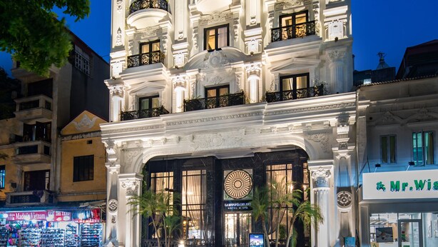 A historic building with ornate architecture, large windows, and a prominent entrance. - La Sinfonía del Rey Hotel & Spa (Hanoi)
