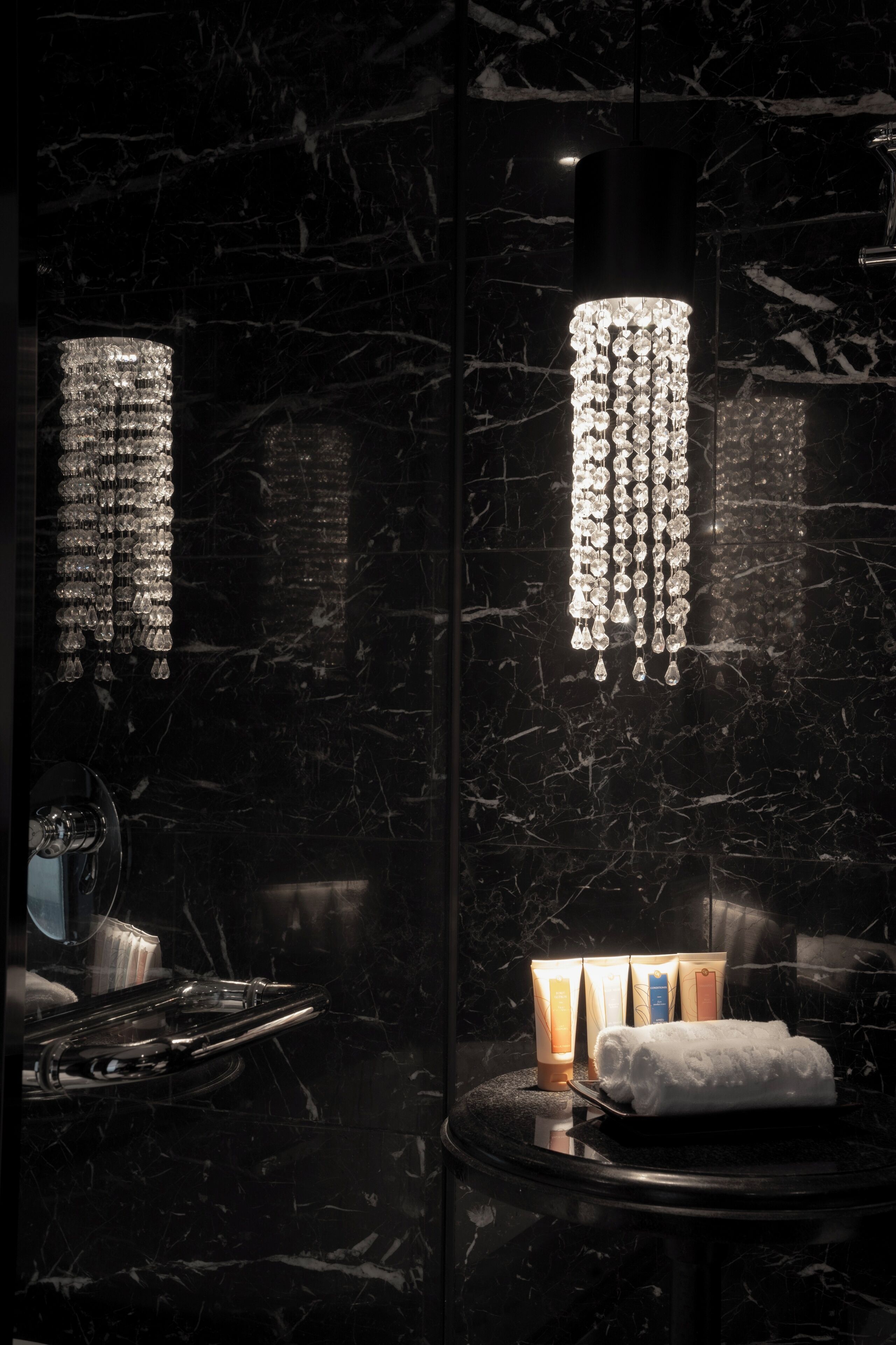 terrace suite lakeside room | bathroom | rainfall showerhead, free toiletries, hair dryer, bathrobes