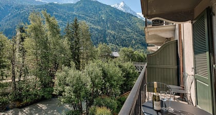 Apartment Cosmiques - Alpes Travel - Central Chamonix (sleeps 4)