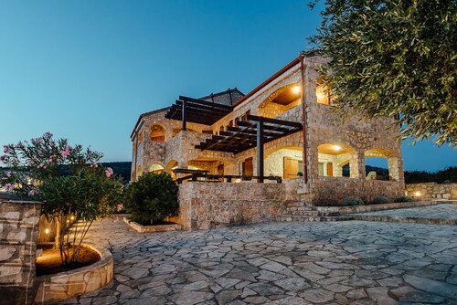 Villa Shanti - Maison familiale, piscine et bar, terrain de basket