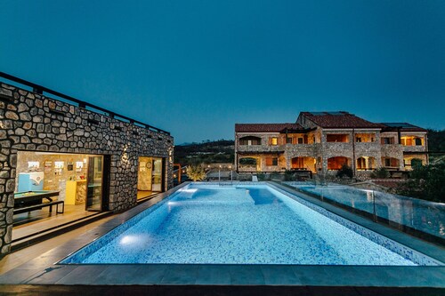 Villa Shanti - Family house, Pool&Bar, Basketball court