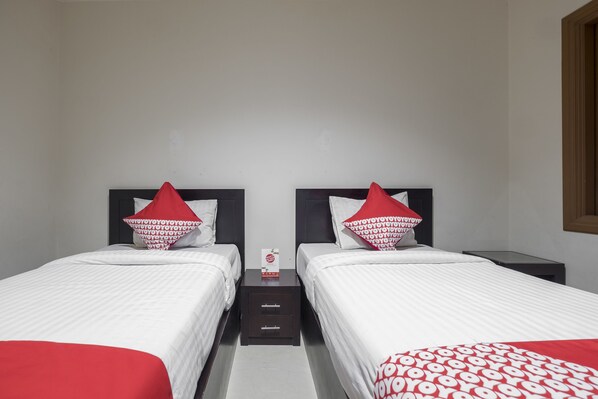 Kamar Twin Standar | Meja kerja, Wi-Fi gratis, dan seprai linen