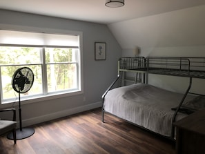 3 bedrooms, free WiFi, bed sheets