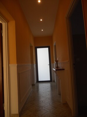 المنشأة من الداخل