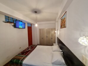 Comfort Apartment | Down comforters, Select Comfort beds, blackout drapes, free WiFi - Apartment Centric Inti (Cusco)